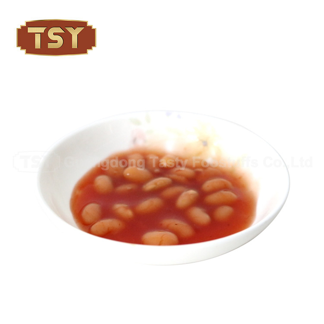 400 g de alojamiento de frijoles horneados apetitosos con salsa de tomate con salsa de tomate