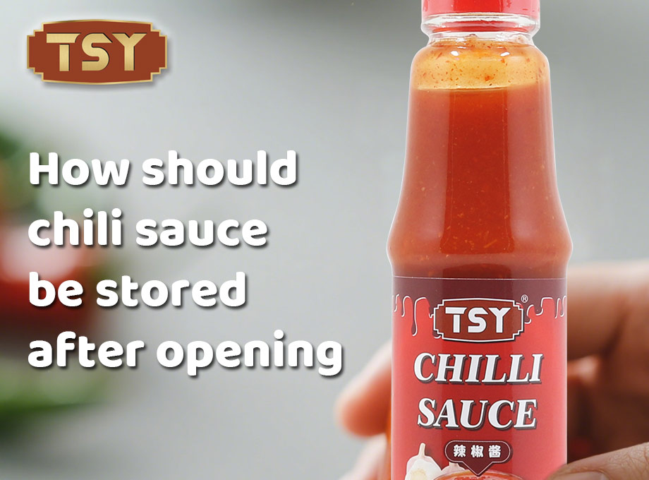 ¿Cómo se debe almacenar la salsa de chile después de la apertura?