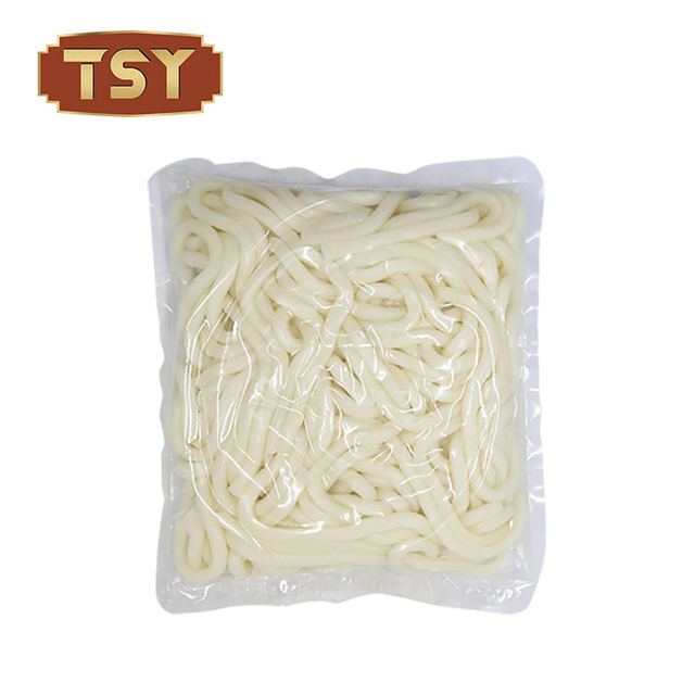 Auténtico udon salteado fideos de estilo japonés